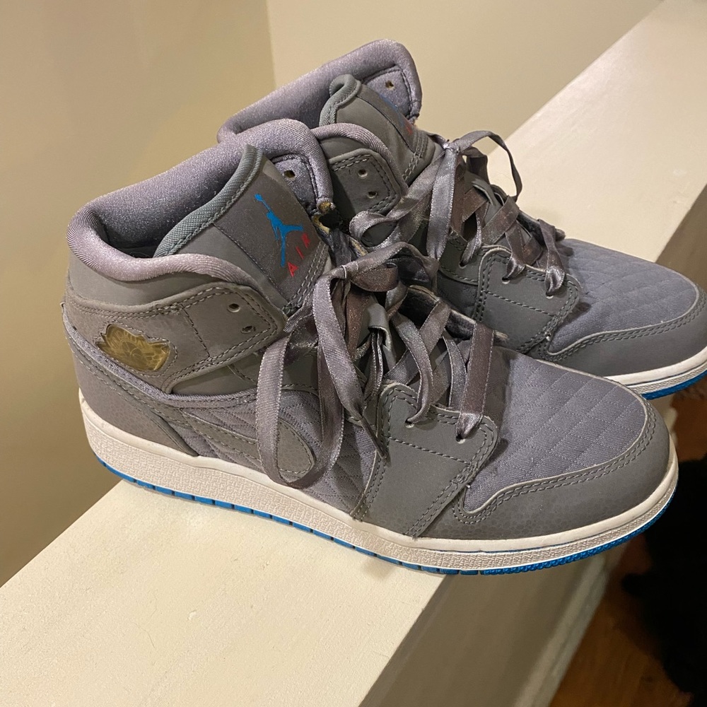 Air Jordan Retro 1 Big Kids 4.5, Women’s 6